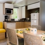 Exemple séjour cuisine Mobil-Home Privilège 4 Chambres - camping Hérault en bord de mer