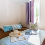 Chambre double Mobil-Home Access 2 Chambres Camping L'Etoile de Mer - Camping Hérault bord de mer