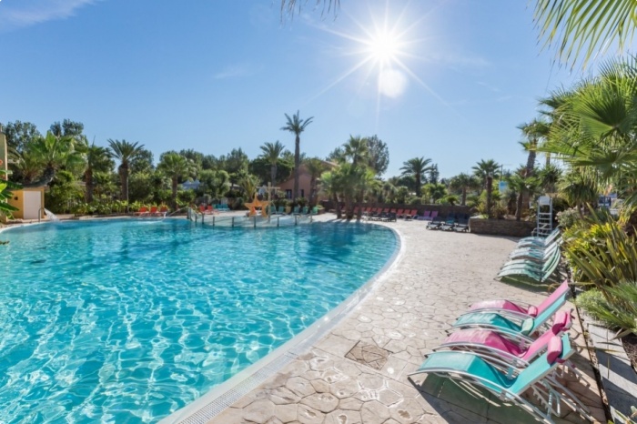 La piscine du camping Eden Villages L'Étoile de Mer dans l'Hérault